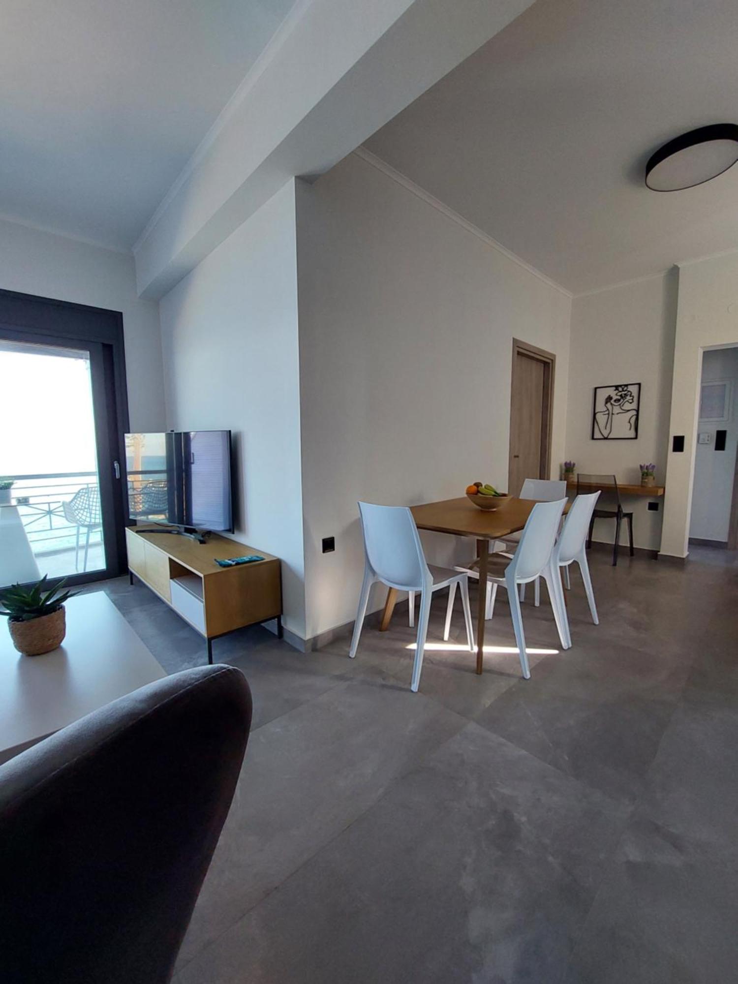 Christellie Luxury Apartment Kiáton Buitenkant foto